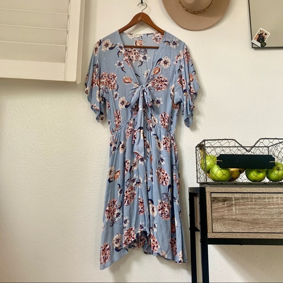 Dresses & Skirts - • [Malibu Days] Deep V Dress •